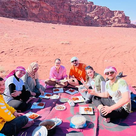 Wadi Rum Bubble Camp & Tour מראה חיצוני תמונה