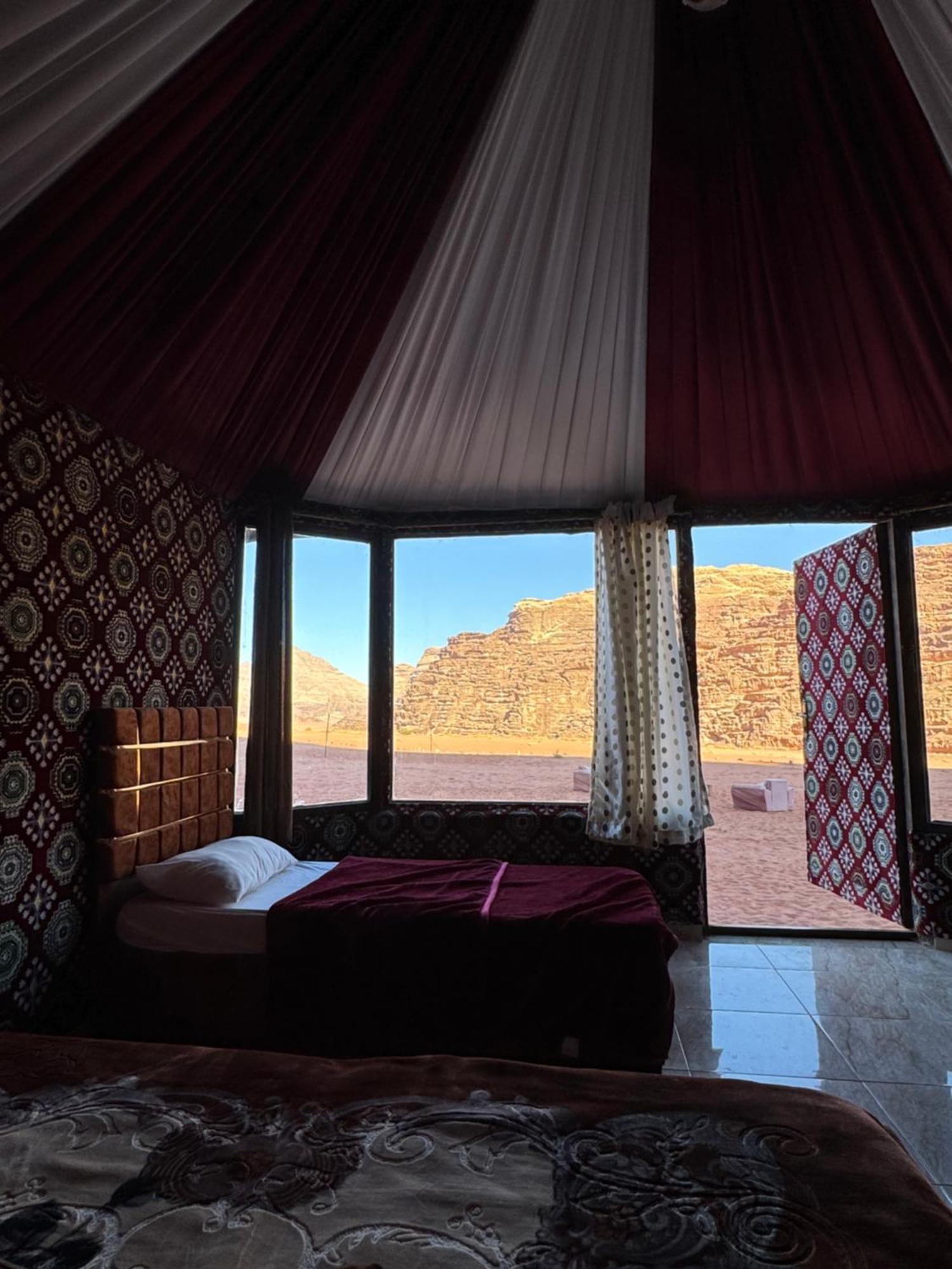 Wadi Rum Bubble Camp & Tour מראה חיצוני תמונה