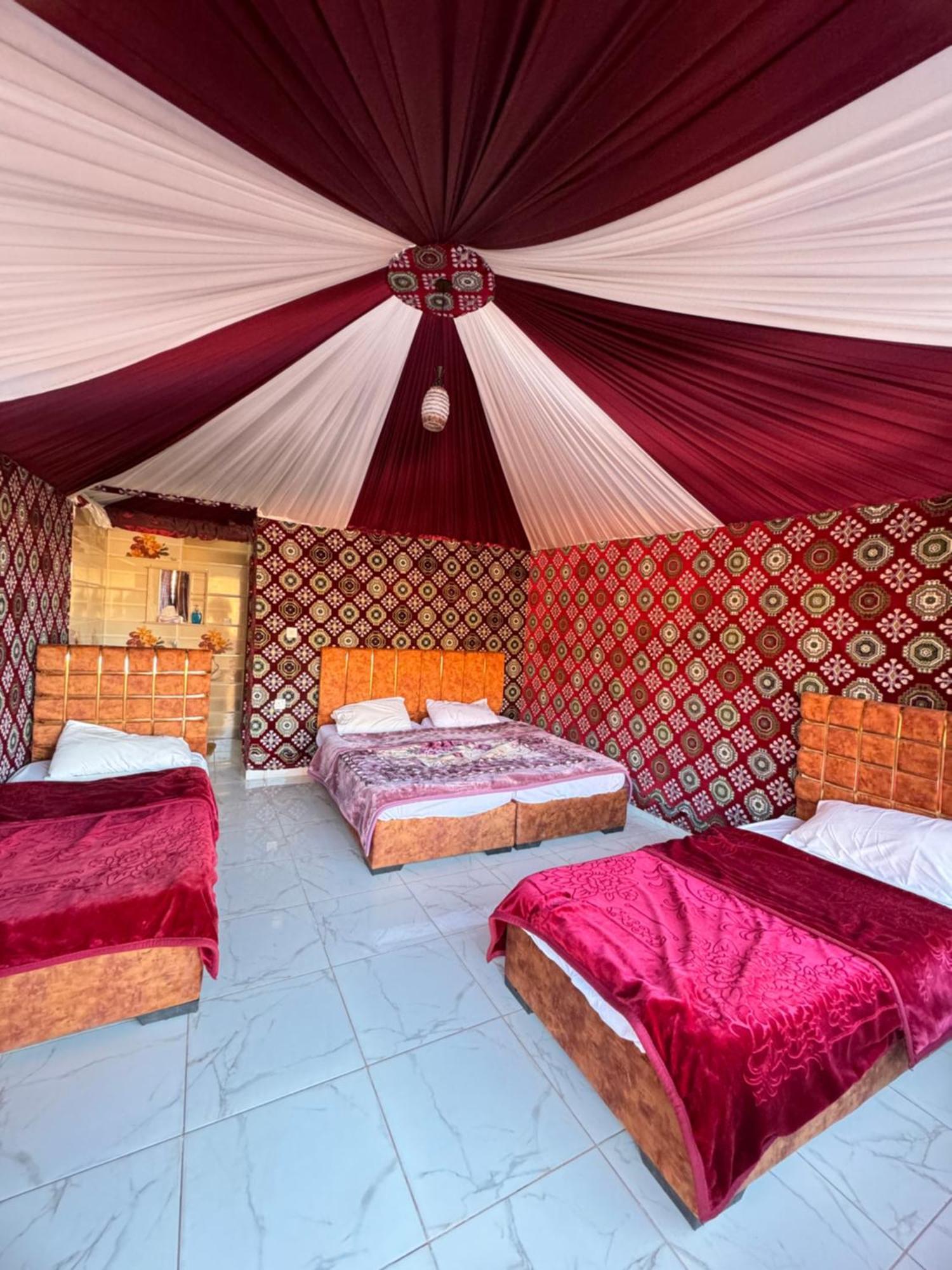 Wadi Rum Bubble Camp & Tour מראה חיצוני תמונה