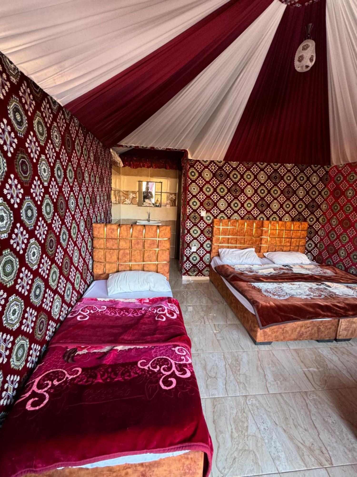 Wadi Rum Bubble Camp & Tour מראה חיצוני תמונה