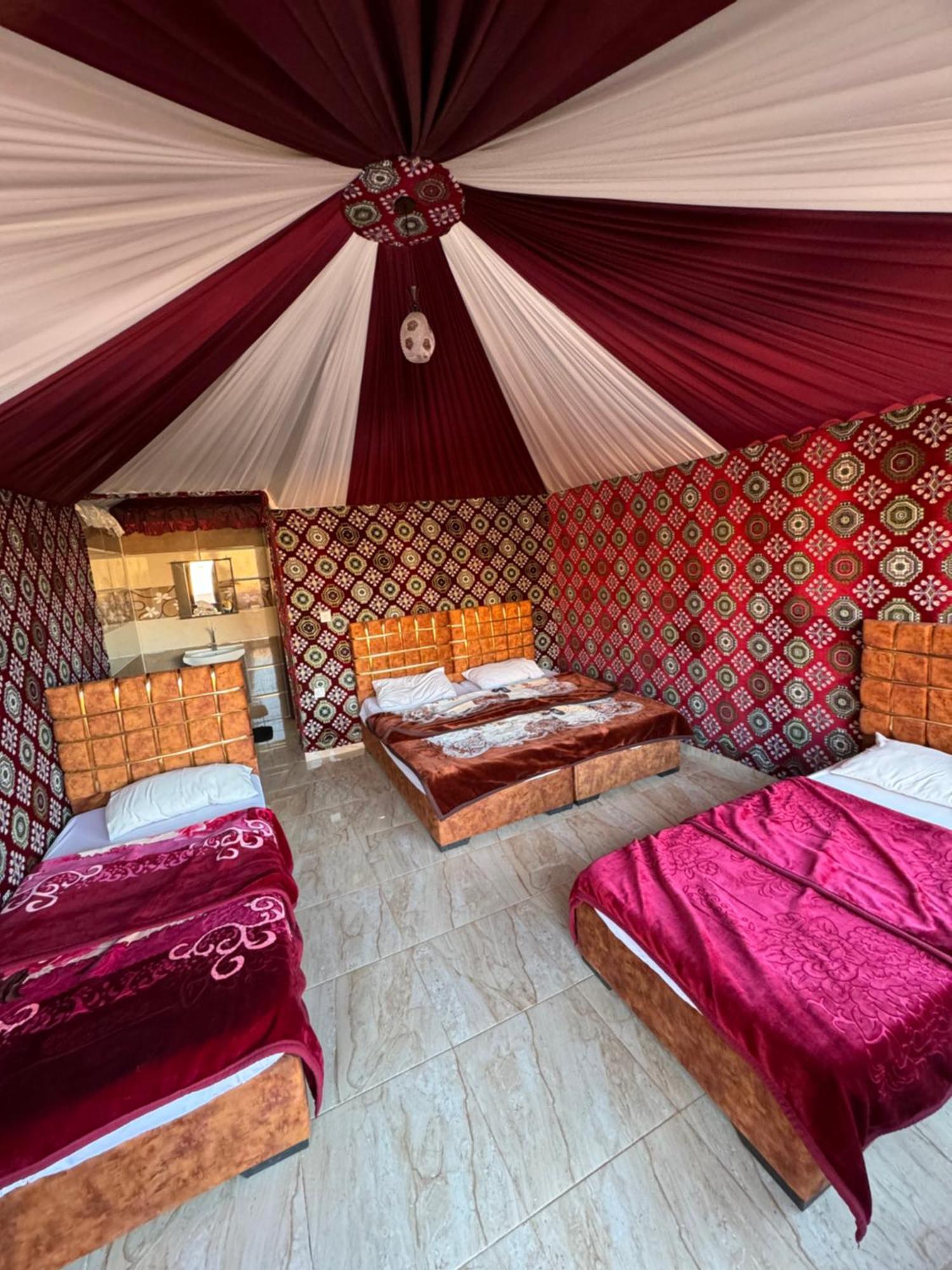 Wadi Rum Bubble Camp & Tour מראה חיצוני תמונה