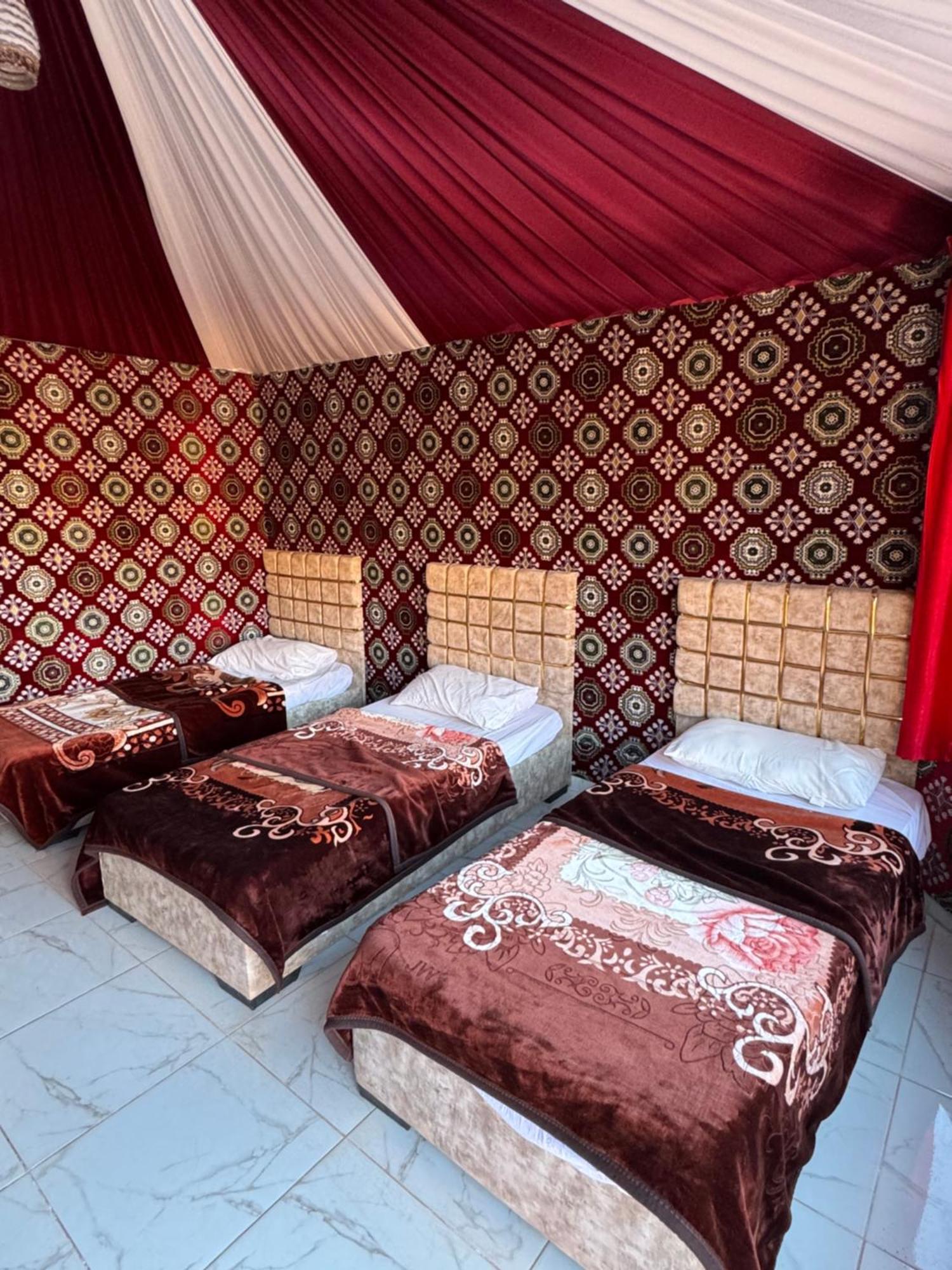 Wadi Rum Bubble Camp & Tour מראה חיצוני תמונה
