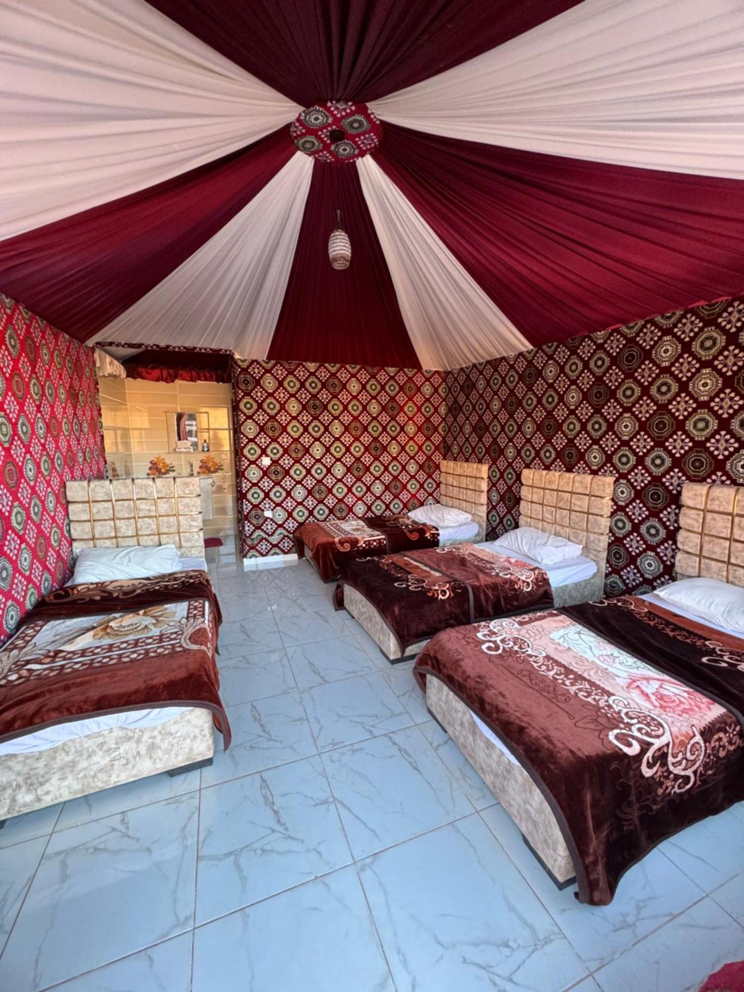 Wadi Rum Bubble Camp & Tour מראה חיצוני תמונה