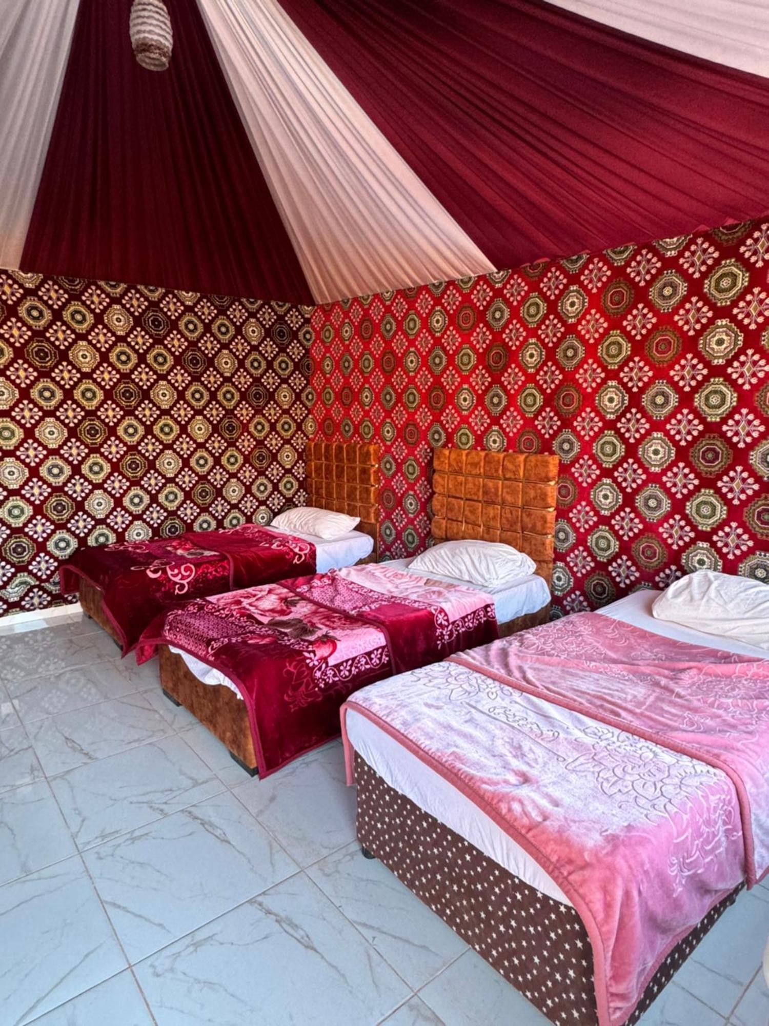 Wadi Rum Bubble Camp & Tour מראה חיצוני תמונה