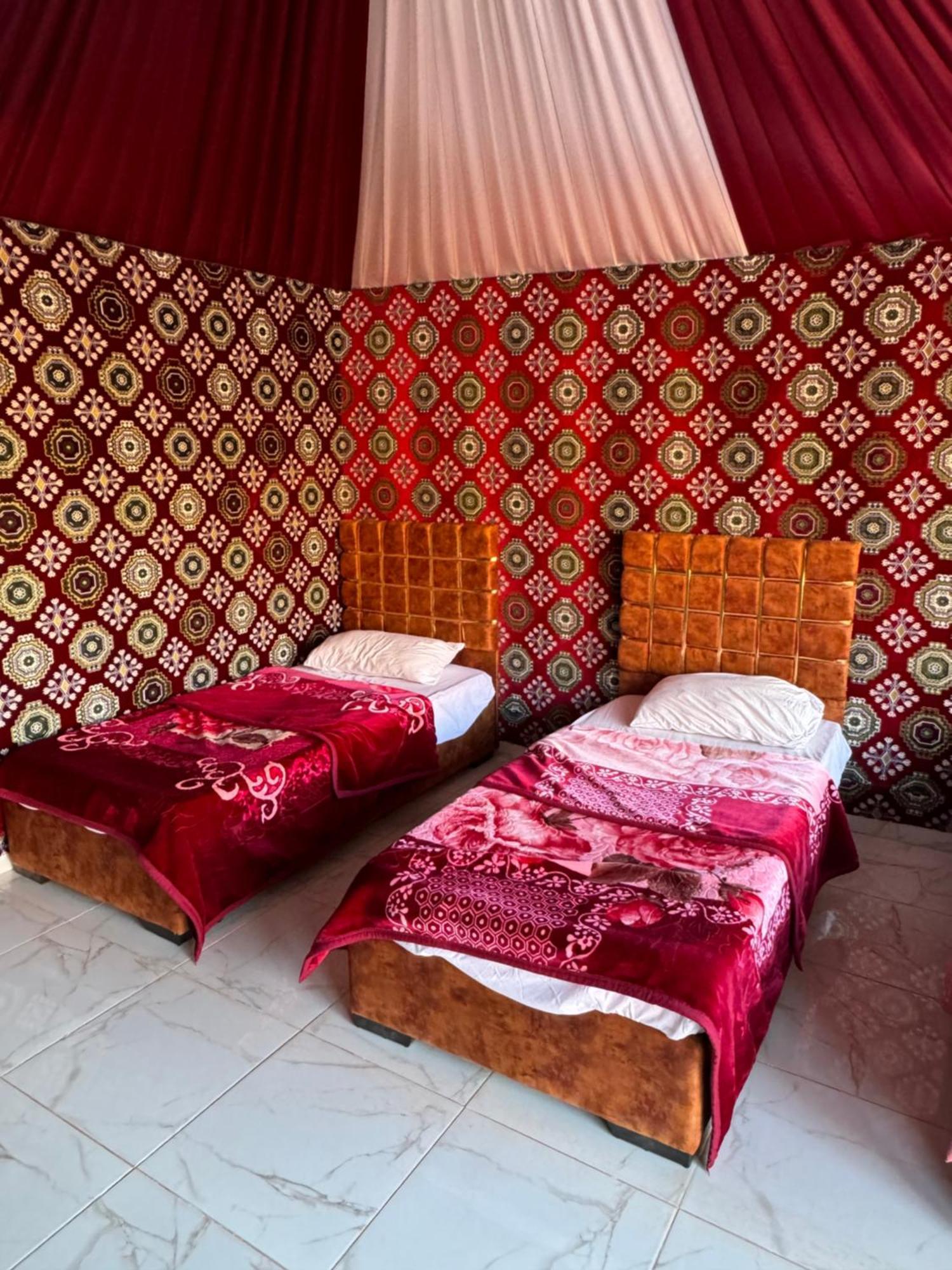 Wadi Rum Bubble Camp & Tour מראה חיצוני תמונה