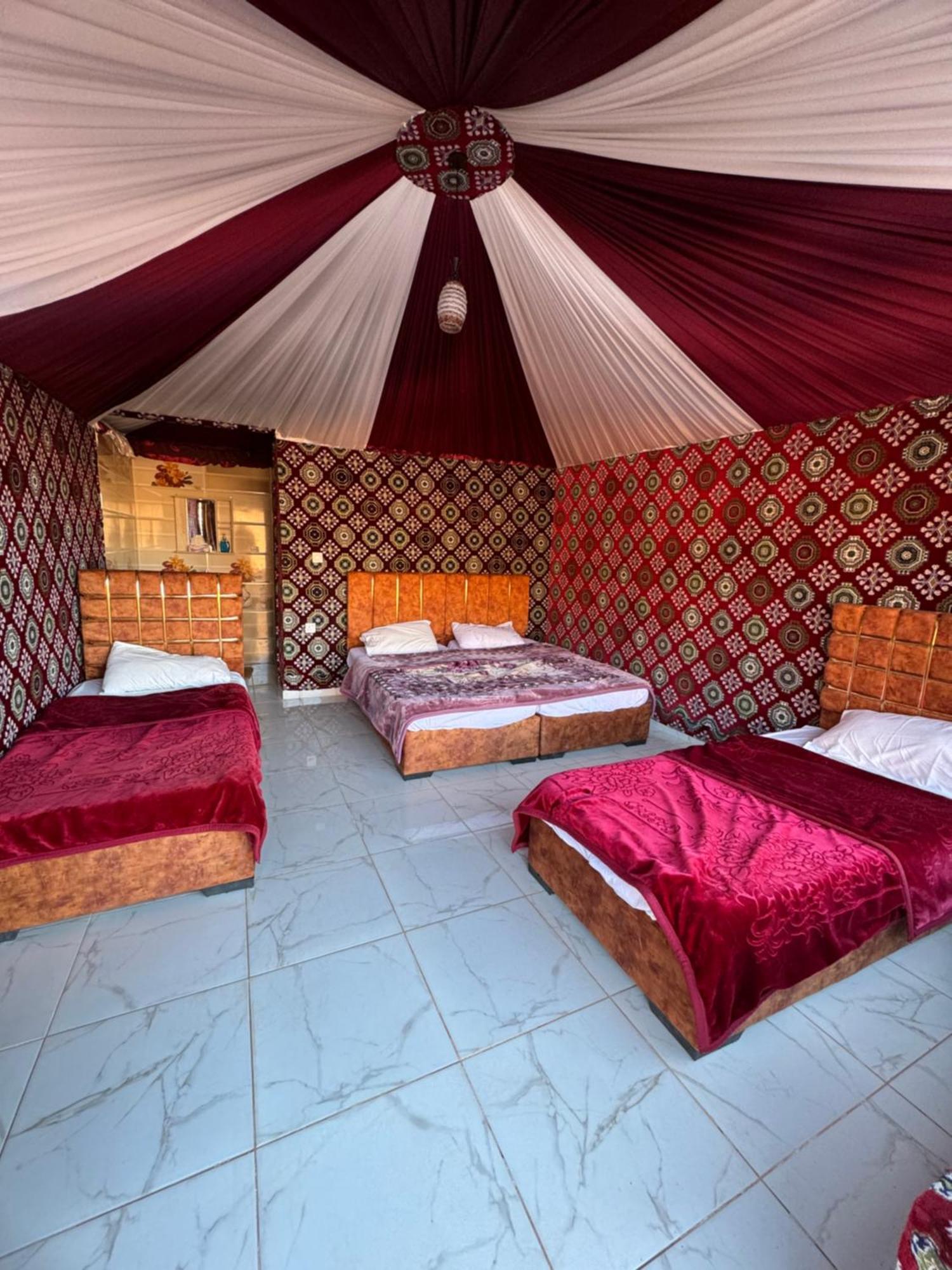 Wadi Rum Bubble Camp & Tour מראה חיצוני תמונה