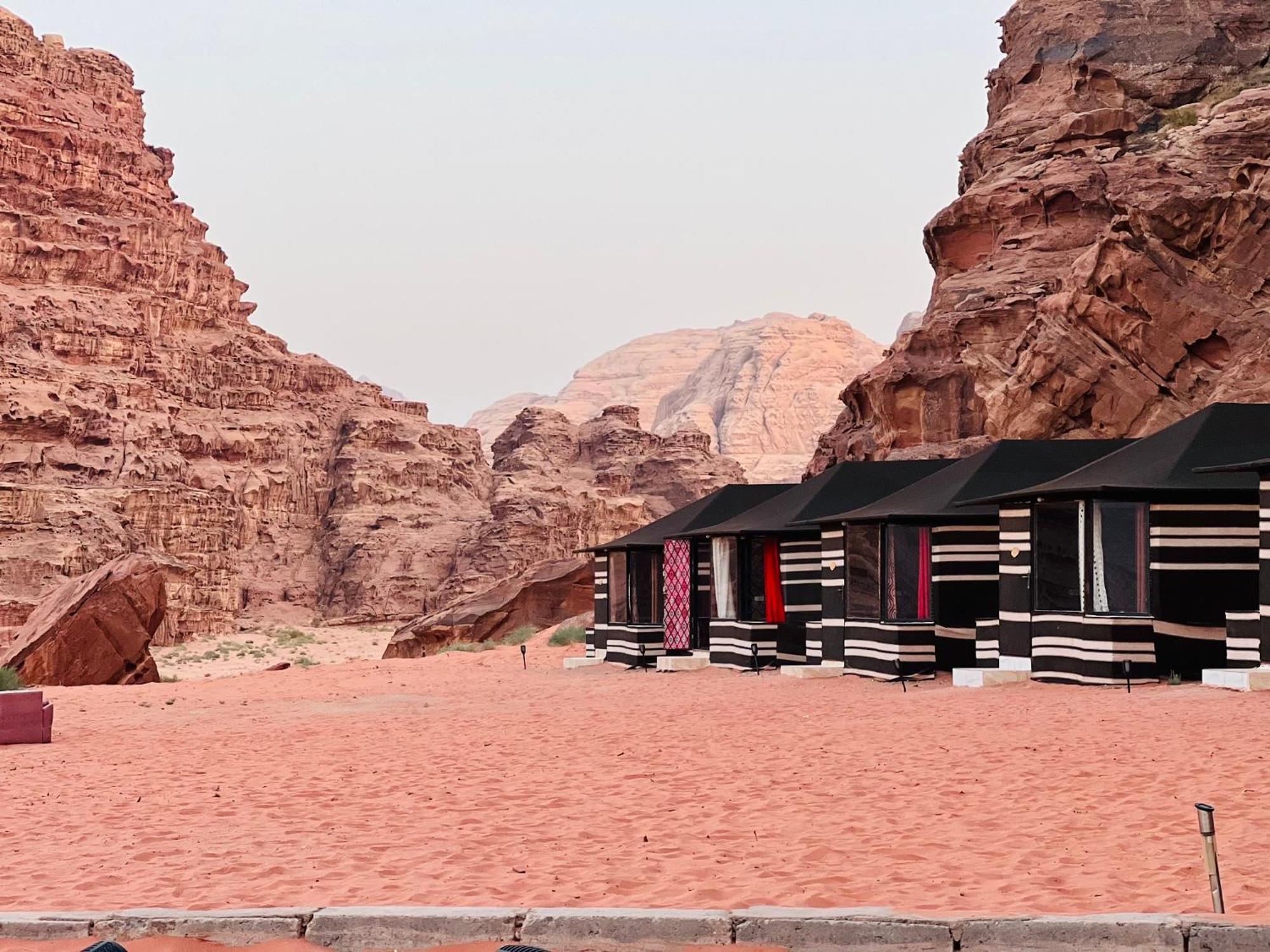 Wadi Rum Bubble Camp & Tour מראה חיצוני תמונה