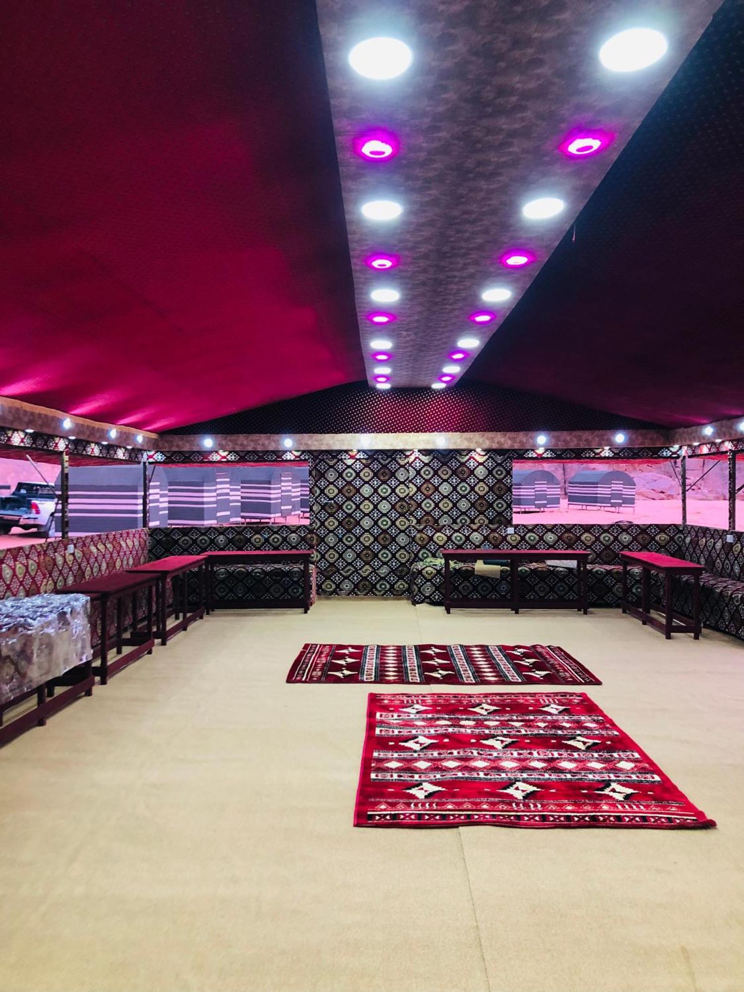 Wadi Rum Bubble Camp & Tour מראה חיצוני תמונה