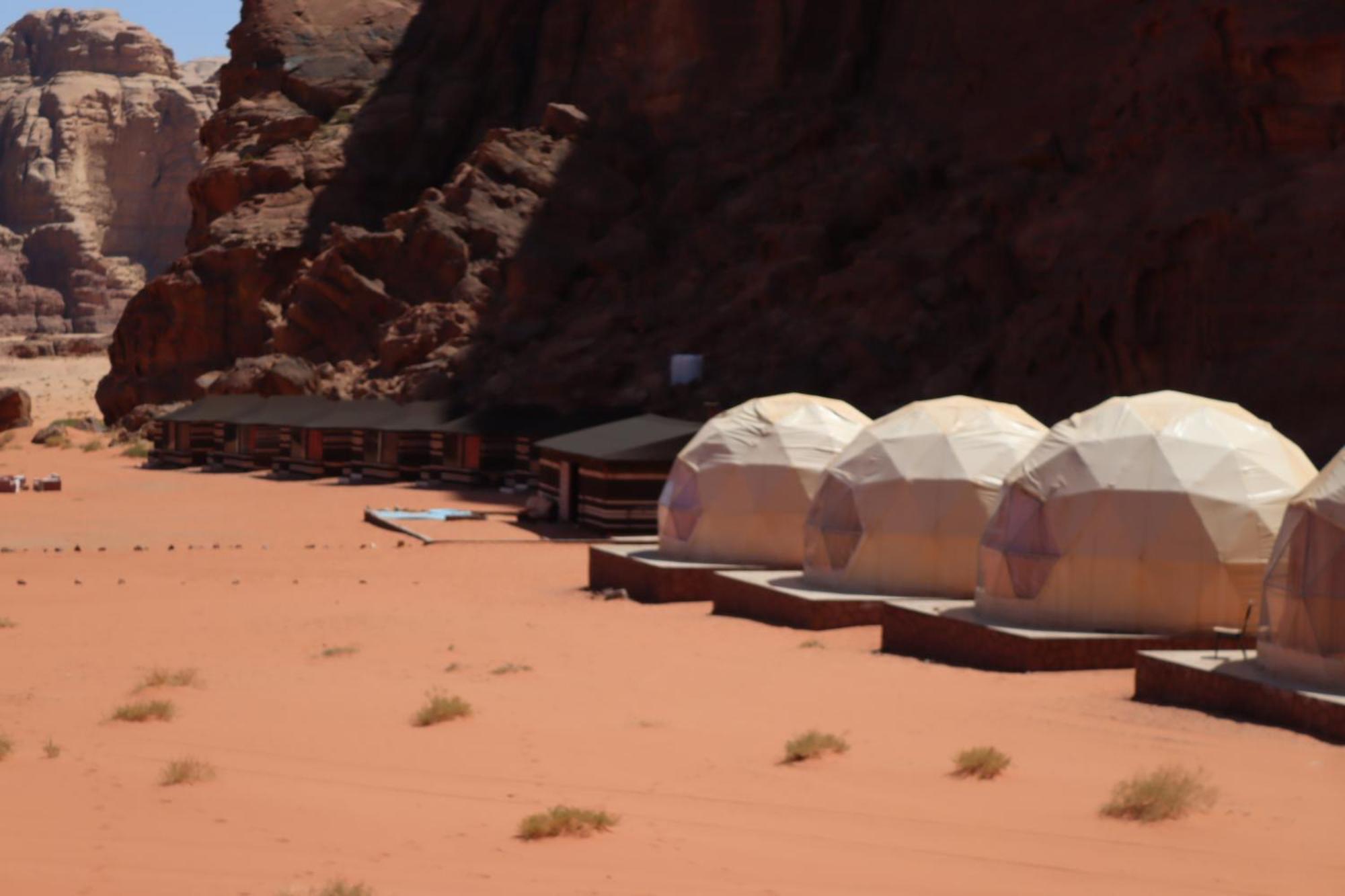 Wadi Rum Bubble Camp & Tour מראה חיצוני תמונה