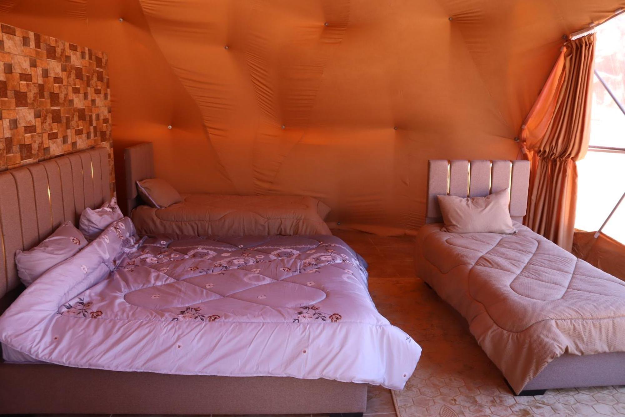Wadi Rum Bubble Camp & Tour מראה חיצוני תמונה
