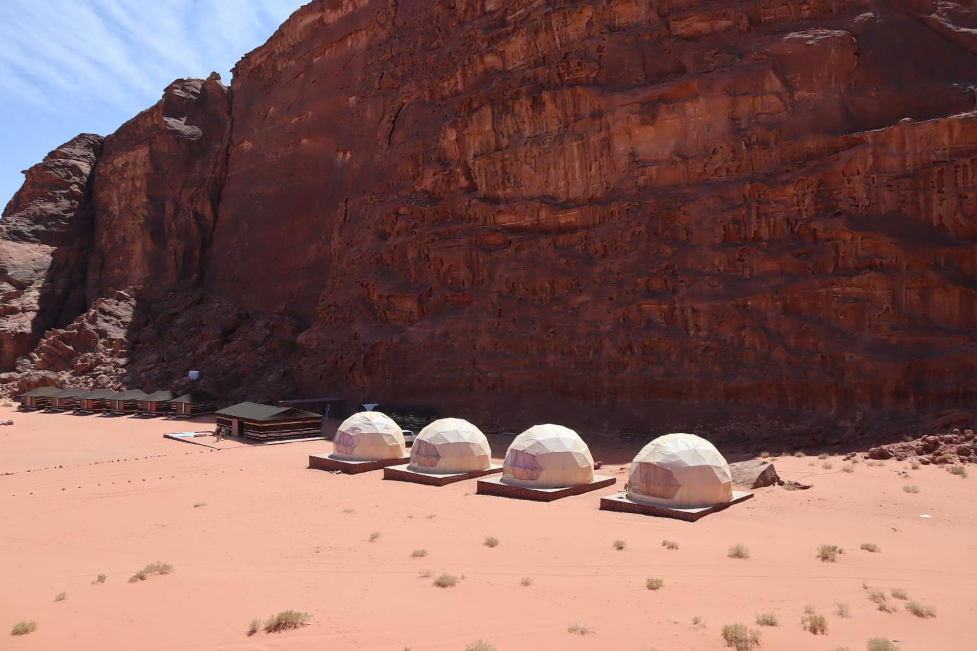 Wadi Rum Bubble Camp & Tour מראה חיצוני תמונה