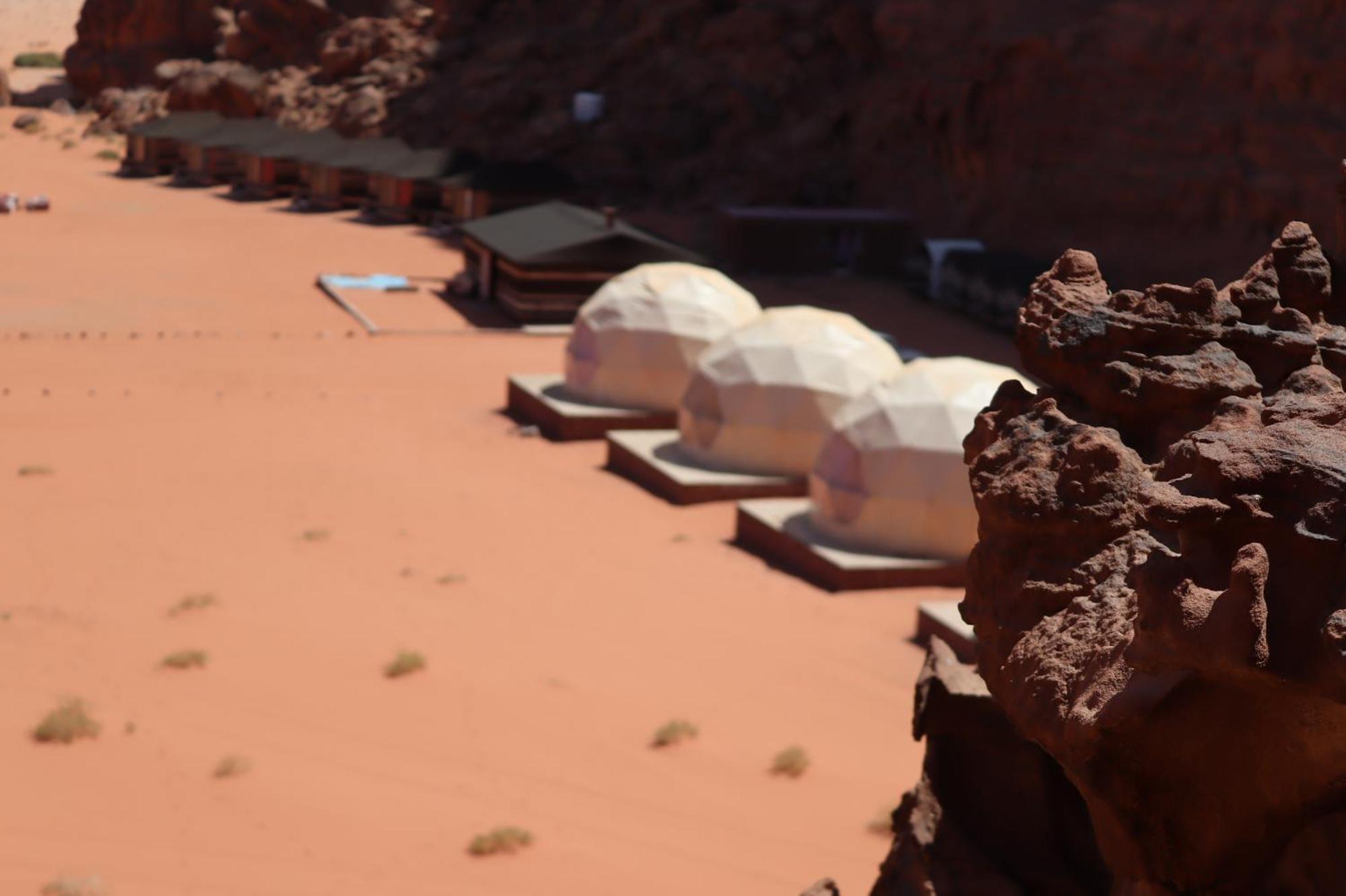 Wadi Rum Bubble Camp & Tour מראה חיצוני תמונה