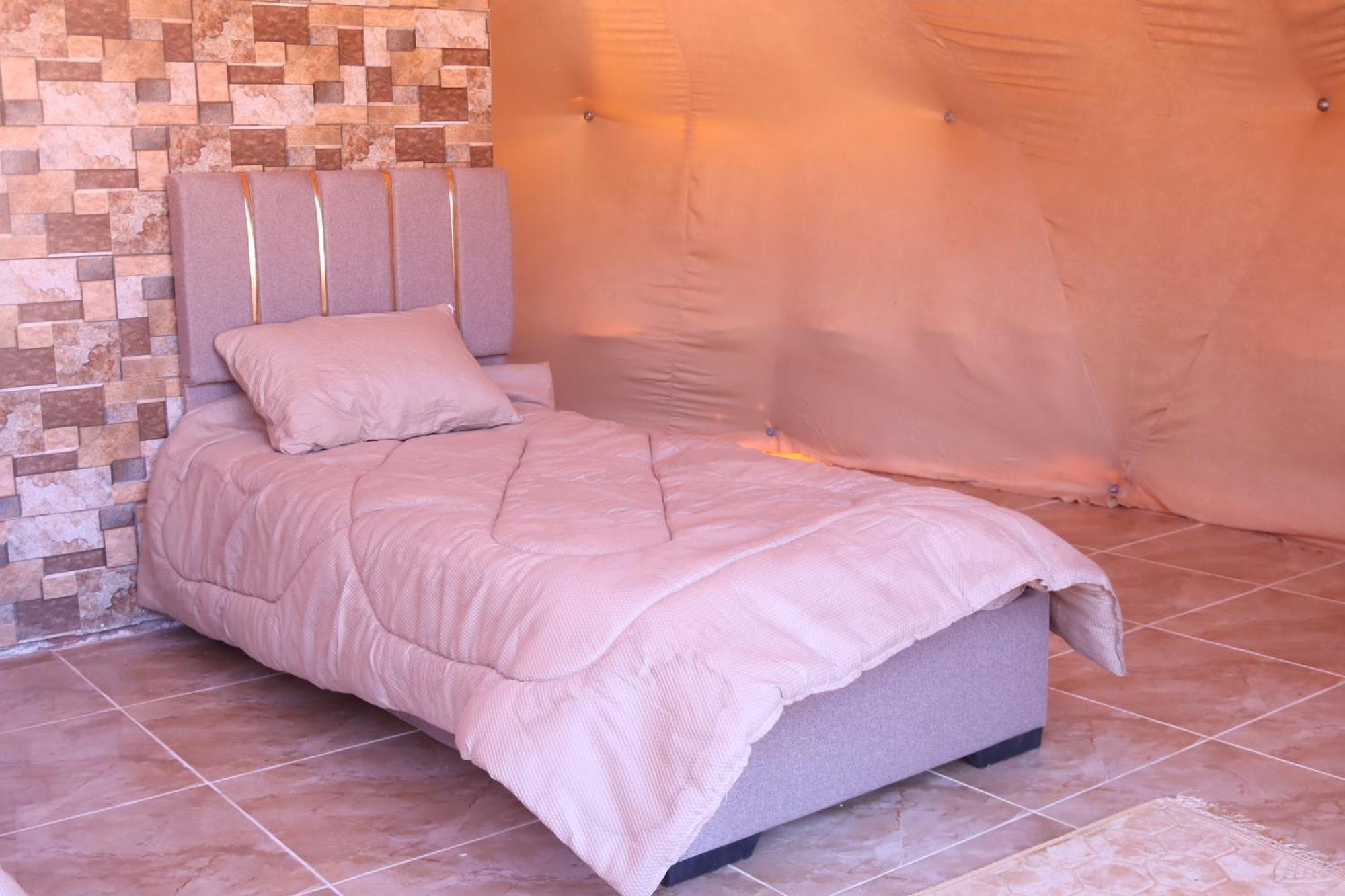 Wadi Rum Bubble Camp & Tour מראה חיצוני תמונה