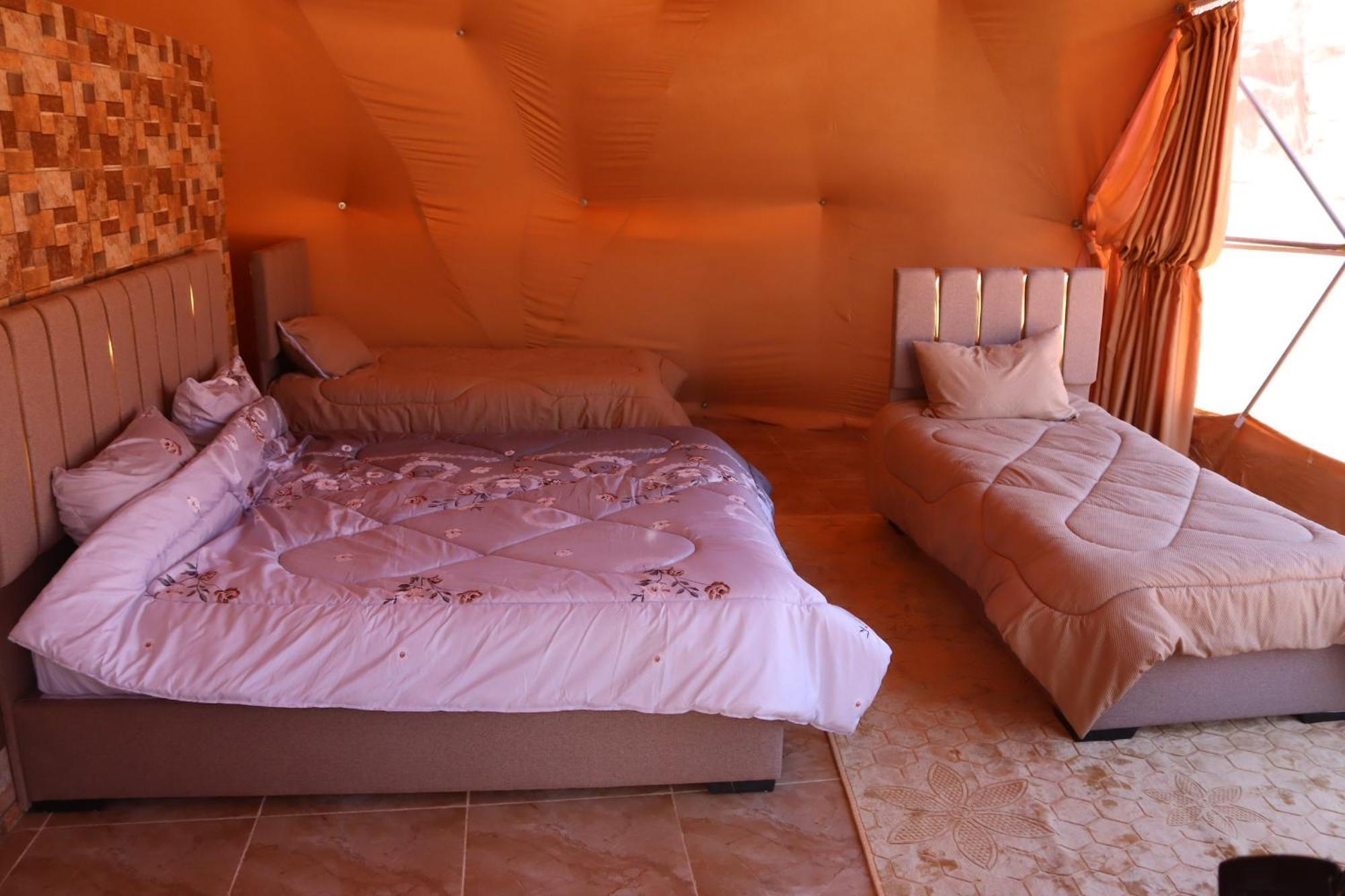 Wadi Rum Bubble Camp & Tour מראה חיצוני תמונה