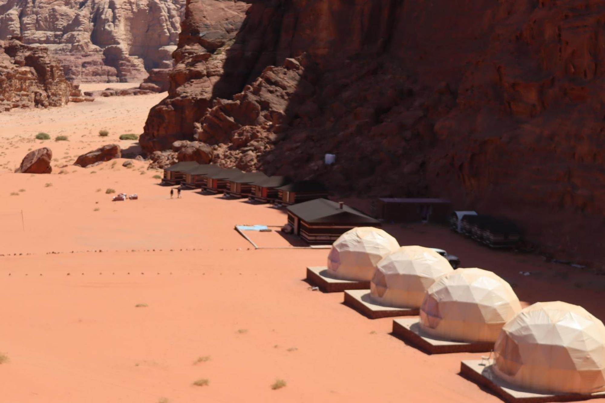 Wadi Rum Bubble Camp & Tour מראה חיצוני תמונה