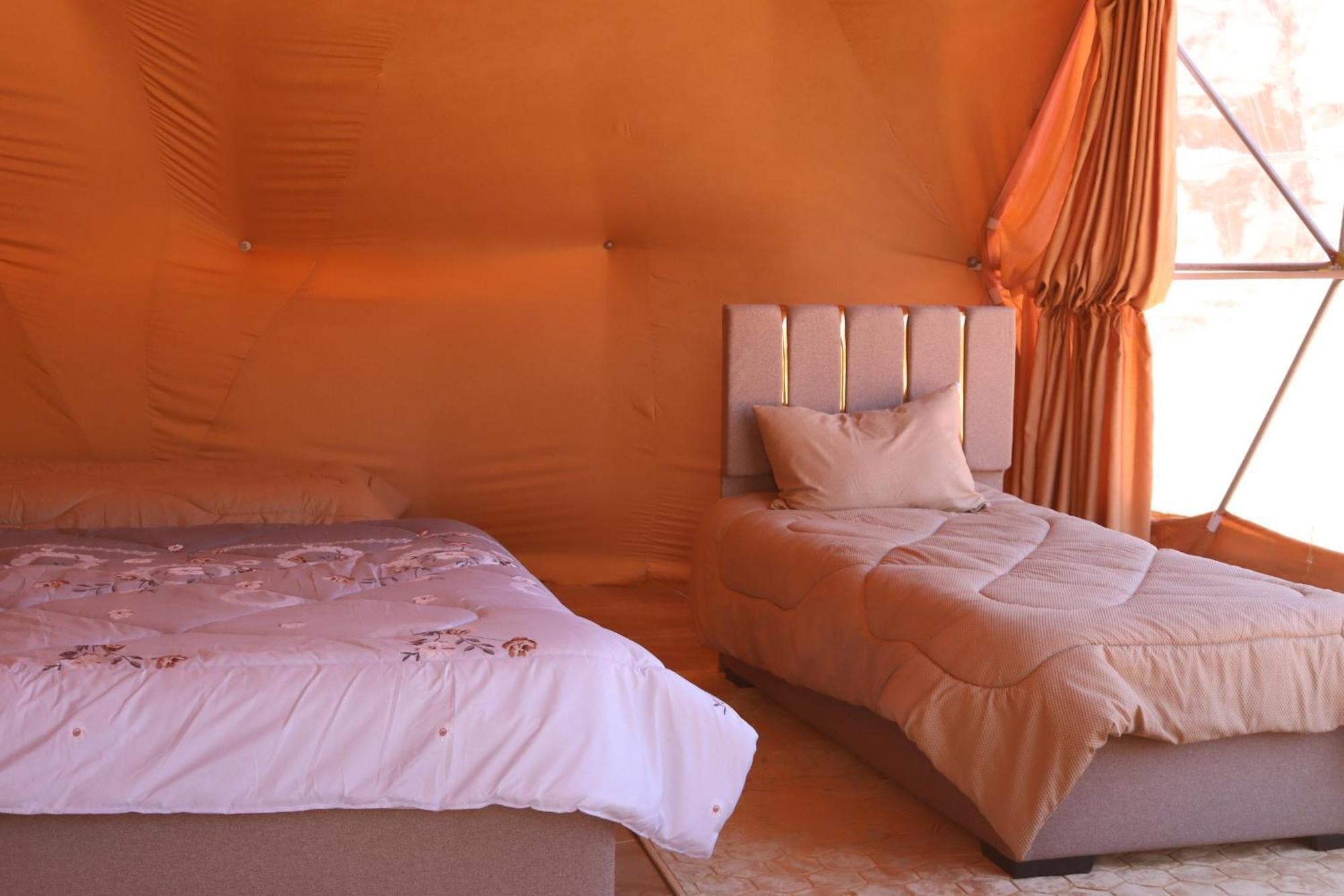 Wadi Rum Bubble Camp & Tour מראה חיצוני תמונה
