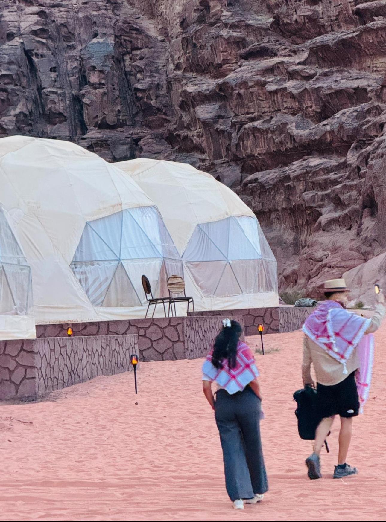 Wadi Rum Bubble Camp & Tour מראה חיצוני תמונה